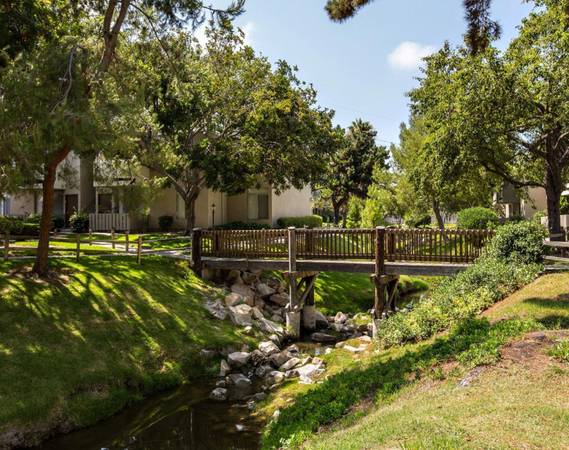 $2,200 / 1br - Oceanside Blvd || Carport & Garage Option - 1 Bed Apt Near the Ocean (Oceanside)63701586215299124