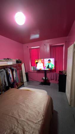 $350 🔔🔈 Looking for Roommate 🔔🔈($350mnthly+utilities) (Bensonhurst)63949685443458120