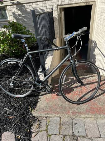 SPECIALIZED SIRRUS MAN’S ROAD BIKE 1