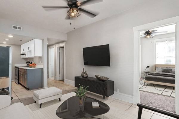 $1,670 / 2br - 925ft2 - Vintage 2 BR Apartment For Rent @ Renew on Temple- 1 Month Free (City Creek)63674381032451123