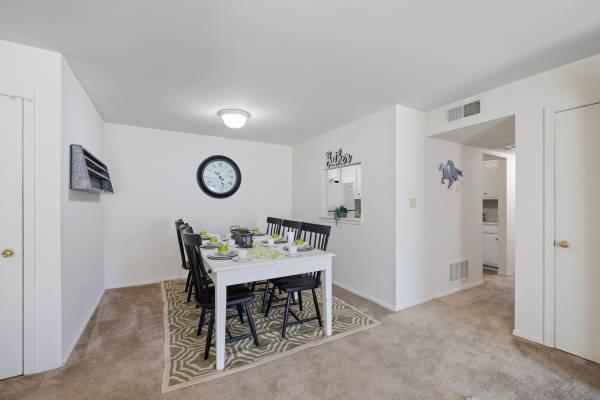$1,099 / 2br - 1260ft2 - Westbury Harbour No application fee (St Matthews)64008828542466122