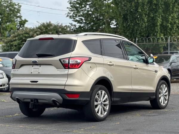 2017 Ford Escape Titanium // Bajo kilometraje // Título limpio// - $9,999 (Bien mantenido// ¡PRECIO BAJO PARA VENDER!!)63618455311489123