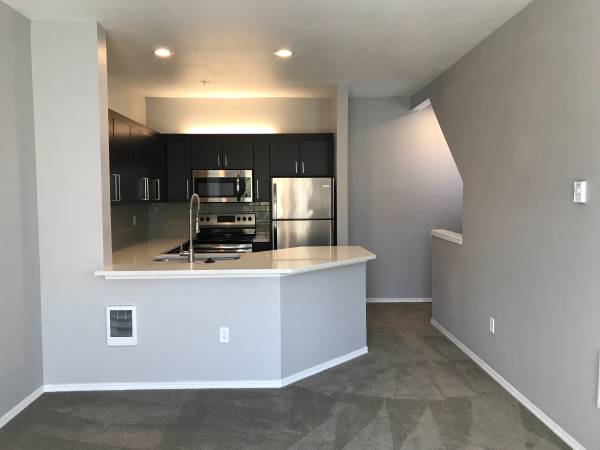 $1,834 / 1br - 893ft2 - Más allá de lo común: 1 dormitorio, 1 baño, 893 pies cuadrados de comodidad. (Beaverton - Nike)63672564600193120