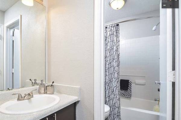 $500 Spacious Room with private bathroom - Wi-Fi and Utilities included (Quincy)63824666480899121