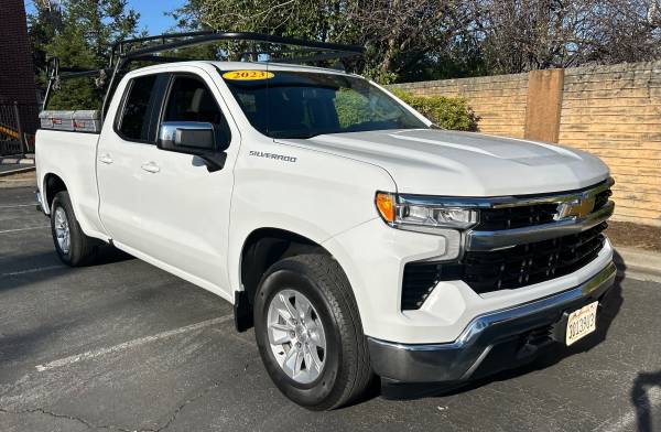2023 Chevrole Chevy Silverado 1500 Double Cab LT Pickup 4D 6 1/2ft - $36,995 (Only 27k UILITY WORK TRUCK)63478472818819122