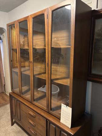 Broyhill china cabinet 1