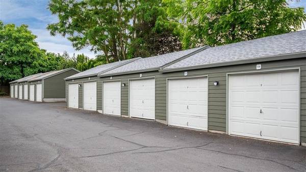 $2,025 / 3br - 1150ft2 - Delightful 3 bed / 2 bath in Fairview. 1150 Sq Ft. Great value! (Fairview)63841709285123120