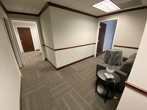 $450 / 200ft2 - Single Office Rental (Downtown Greensboro)64027442296579121