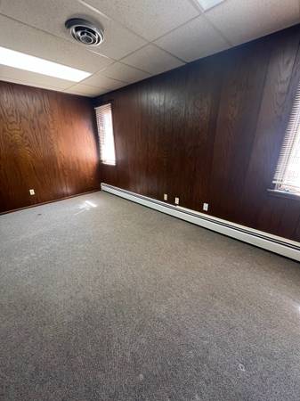 $390 / 184ft2 - Cheap Small Office in Professional Office Building!64152177312513122