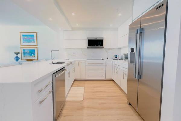 $5,300 / 2br - 930ft2 - 👌 MIAMI BEACH: 2/2 Furnished Best Value On This Unit  Available Short-Term! - (Miami Beach)64049280113411121