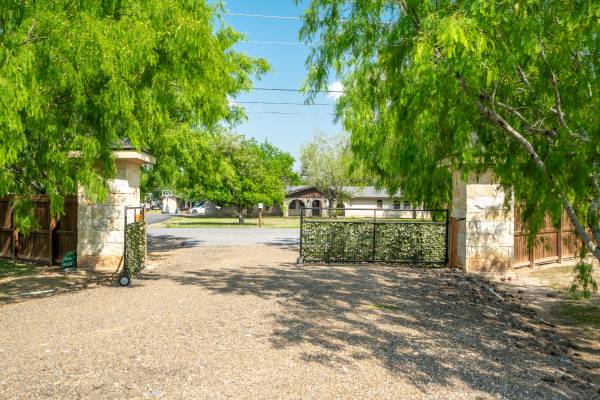 $650,000 / 4br - 3073ft2 - Beautiful Home on 5 Acres (Weslaco)64199313720706121