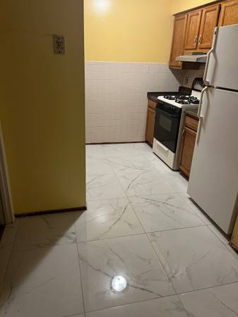 $275 / 3br - 120ft2 - Spacious room for rent in a 3bdr apt (East New York)64033633717890121