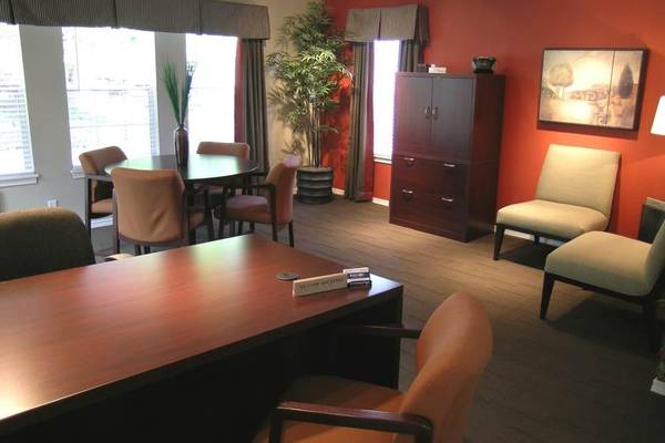$1,495 / 1br - 605ft2 - Lavadora y Secadora en Casa, Ventilador de Techo, Cochera y Estacionamiento Fuera de la Calzada (Everett)63688443929859121