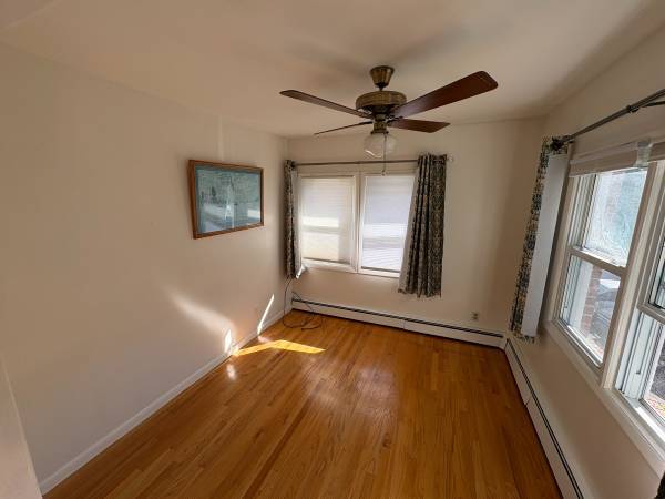 $1,050 / 1br - Bright 1 bed 1 bath First Month & one month security deposit. (Burlington, VT)63992935240707120