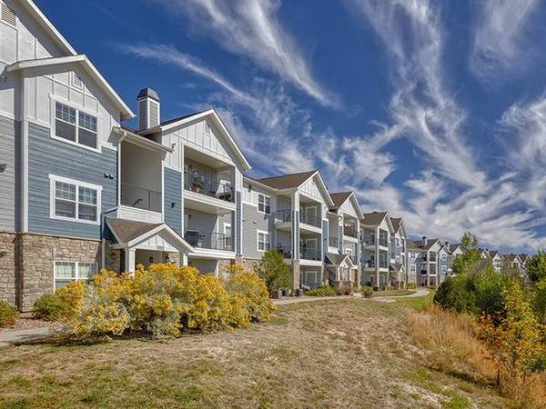 $1.745 / 2br - 1144ft2 - Sala al aire libre con fogata y parrillas de gas, spa de masajes (norte de Colorado Springs)63668453033859121