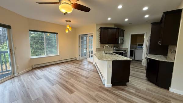 $2,300 / 3br - 975ft2 - Major Updates! Raised Ranch Style Condo with HUGE Oversized Garage! Av (Lore/Elmore)64149619642115122