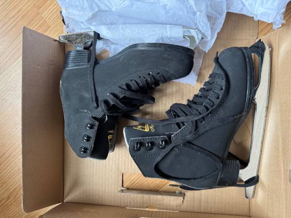 Jackson Skates size 2 1