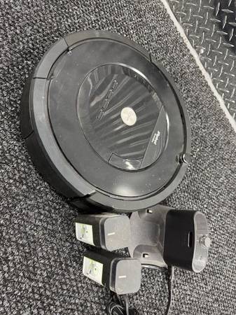 IRobot Roomba 17070 Corless Robotic Vacuum Cleaner. 1