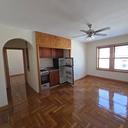 Spacious/Bright, renovated 1 bedroom, close to R train no fee 1