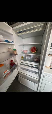 Sub-Zero 611 Built-In Refrigerator/Freezer (30") - Freezer Works Great 1