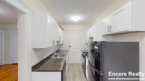 $2,450 / 1br - 599ft2 - NO FEE! Renovated 1 bed w/ low move-in costs. (Fenway)63856339490051120