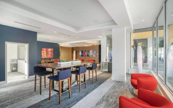 $3,189 / 2br - Simply beautiful 2 bed / 2 bath in prime Seattle neighborhood (Seattle)63874306778369123