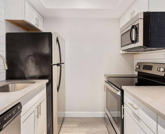 $897 / 1br - 600ft2 - Covered Parking Options, Outdoor Basketball Courts (La Mancha.)64024989007361122