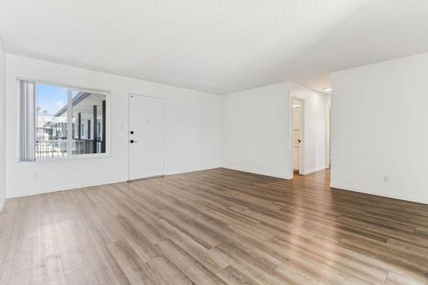 $2,420 / 2br - 750ft2 - Pet Friendly, Walk-in Closets, 2-Toned Upgraded Cabinetry63865481963777123