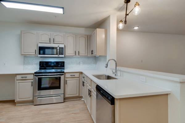 $1,499 / 3br - 1480ft2 - The Emerson - The Cambridge (Bowling Green)63700363249665121