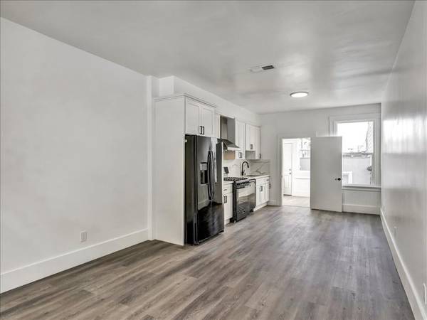$2,800 / 1br - 750ft2 - 750 SQ FT AMAZING TOP FLOOR ONE BEDROOM WITH FULLY UPDATED KITCHEN!!! (SOMA / south beach)63938500635010121