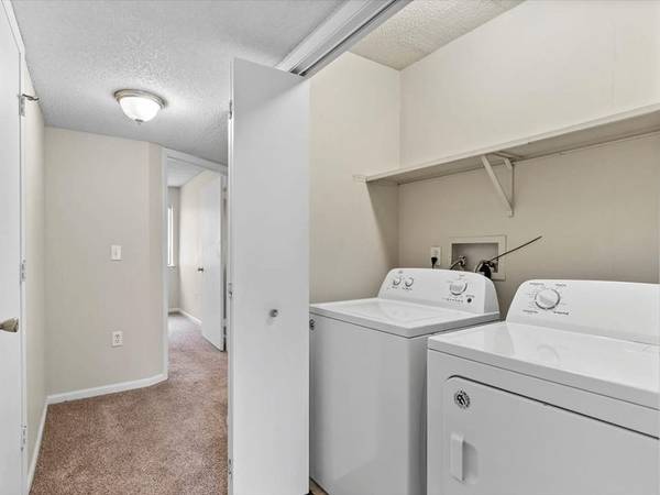 $1,265 / 2br - 920ft2 - No more laundry mat for you! W/D in every unit! Pet friendly (2260 10th Street, Coralville, IA)63897405058050121