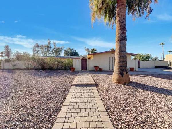 Scottsdale,  Home for Sale - 3bd 2ba 1