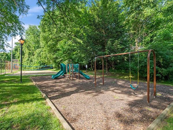 $1,119 / 2br - 975ft2 - Situated in Newark!, 2/bd, BBQ/Picnic Area (McMillen Woods Apartments)63666584642819122