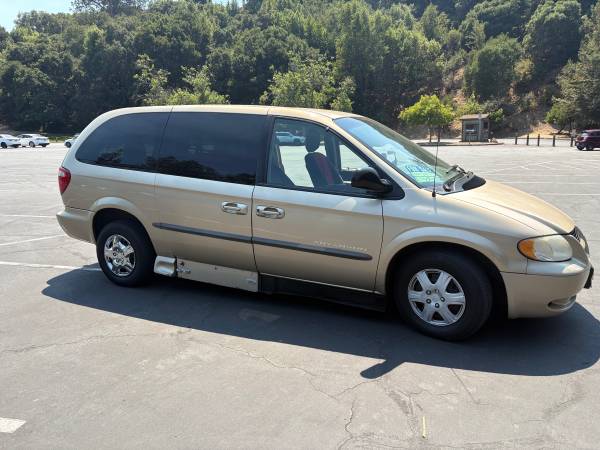2001 DODGE GRAND CARAVAN WHEELCHAIR ACCESSIBLE - $5,000 (Oakland)63470885502849121