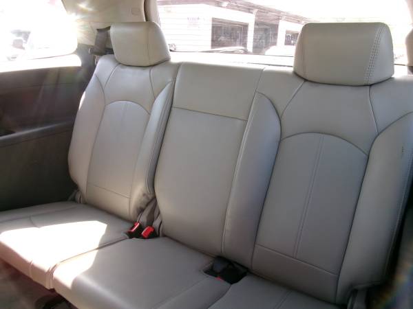 2008 GMC ACADIA SLT 3RD ROW SEAT - $4,595 (WAYNE     MI)63488230932737123
