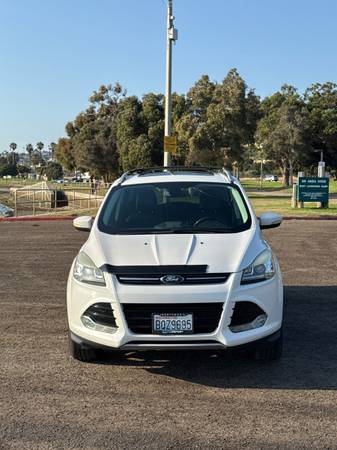 2013 Ford Escape • SUV deportivo Titanium 4D - $4,995 (San Diego)63440929832451121