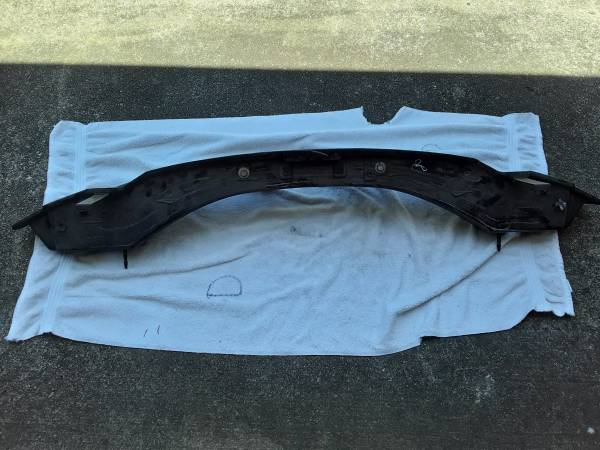2014-2015 KIA SORENTO REAR BUMPER REINFORCEMENT BAR USED OEM 1