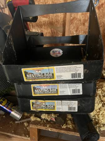 Three plastic nesting boxes 1
