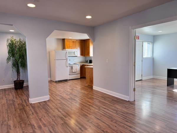 $1,898 / 1460ft2 - Freestanding Office Building (Redding, CA)63972383146883121