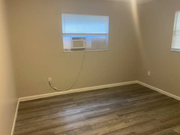 $1,445 / 1br - 2746ft2 - 172 NW 52 Street (Miami)64051005536769121