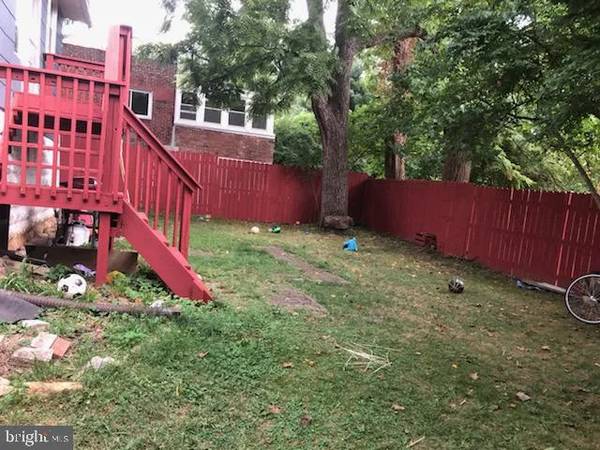 $3250.00 / 4br - 2200ft2 - Charming and spacious bungalow perfectly located in the heart of downt63896039188098120