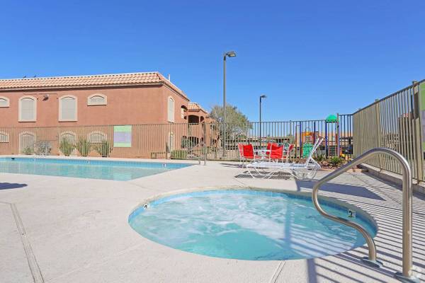 $1,425 / 3br - 867ft2 - A world of style: Exceptional 3 BR, 867 Sq Ft spaces! (Henderson)63859497405443120