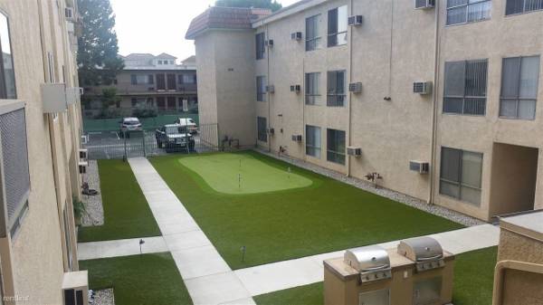 $1,945 / 500ft2 - Studio with Balcony - Walk to USC - $1000 Move-In Special (2711 Ellendale Pl, Los Angeles, CA)63953216387459120