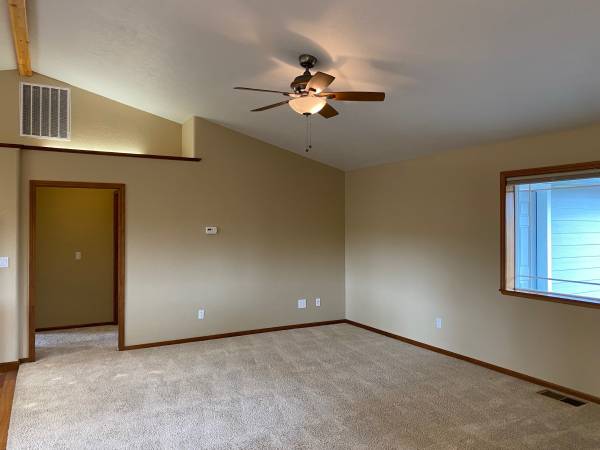 $1,900 / 3br - 1930ft2 - Bright, clean, spacious 3/2 (Lake shastina, Weed, Ca)63678184698115123