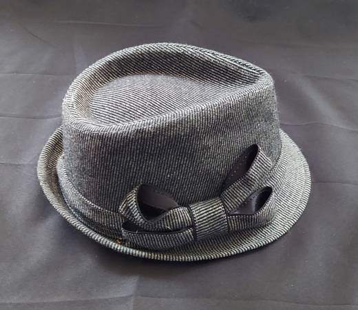 Fedora Women's  Gray and Black Tweed Wool with Bow 1