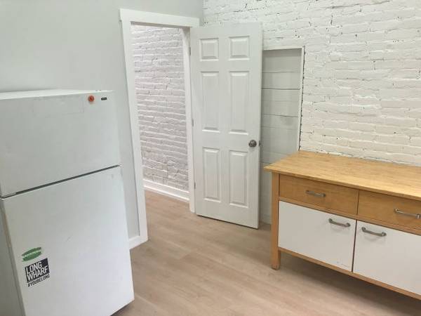 $2,100 / 1br - ALL UTILITIES INCLUDED !.......  ~East Rock~  ............Pets Ok !!! (EAST ROCK -New Haven)64010165231618123