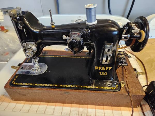 PFAFF 130 Sewing Machine + alligator brown case 1