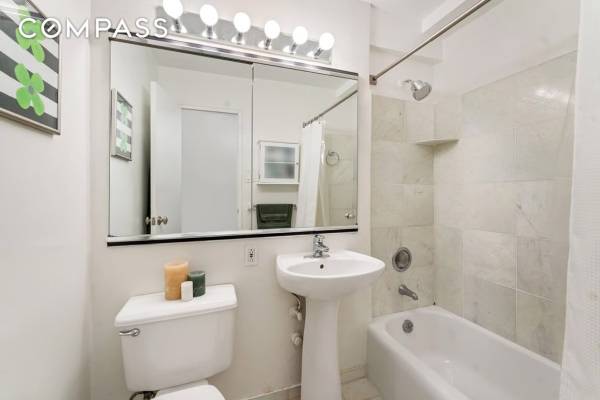 $2,400 / 1br - 600ft2 - TEMPORARY SHORT TERM ONE BEDROOM  FURNISHED OCTOBER THROUGH MAY (New York)63912045507843123