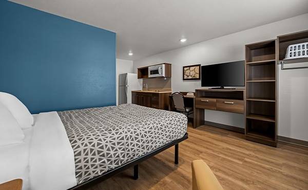 $350 / 1br - Exclusive Offer: Short-Term Stays with No Strings Attached! (4101 Galleria Drive, Loves Park, IL)63981970768642124
