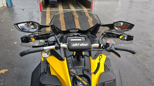 2025 SKI DOO MXZ SPORT 600 EFI - 144 Miles - Ext. Warranty - Like